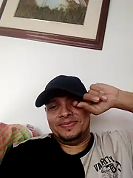 Snapshot of EnzoDesire chatting on 06.19.26 EnzoDesire online show from 06.19.26