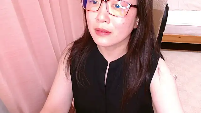 Snapshot of LENA-xo chatting on 06.15.26 LENA-xo online show from 06.15.26