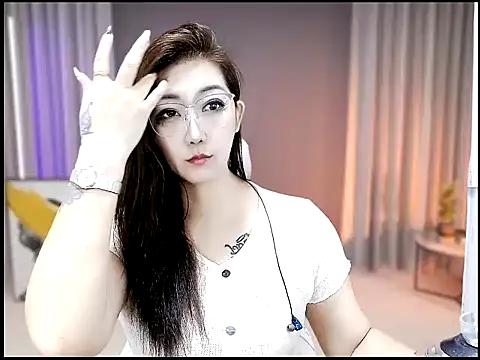 Snapshot of Mimi131499 chatting on 06.26.26 Mimi131499 online show from 06.26.26