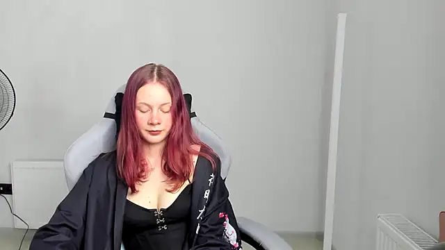 Snapshot of Skylar_spring chatting on 06.18.26 Skylar spring online show from 06.18.26