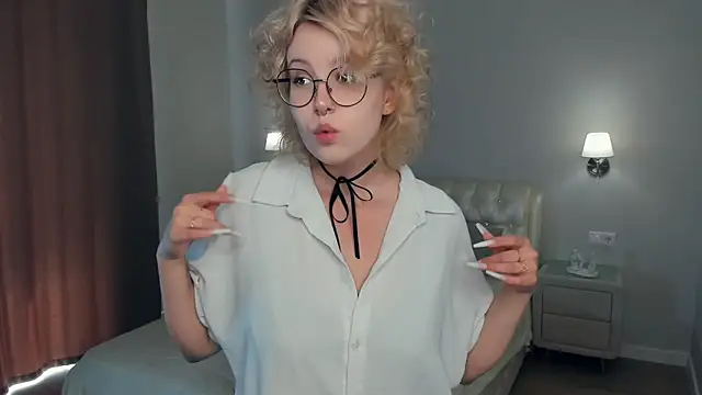 Snapshot of CarmelitaTruiolo chatting on 07.19.26 CarmelitaTruiolo online show from 07.19.26