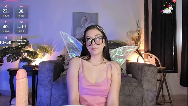 Snapshot of EllieDream_ chatting on 06.19.26 EllieDream online show from 06.19.26