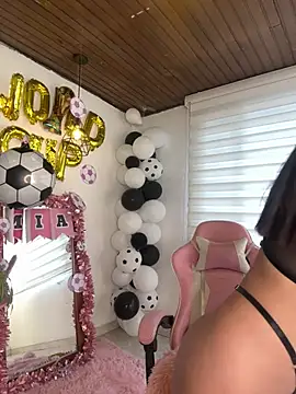 Snapshot of mia_zafirr chatting on 06.19.26 mia zafirr online show from 06.19.26