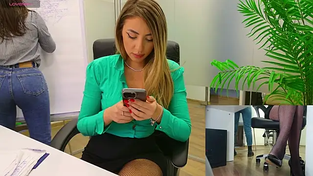 Snapshot of BabesGoWild chatting on 02.19.25 BabesGoWild online show from 02.19.25