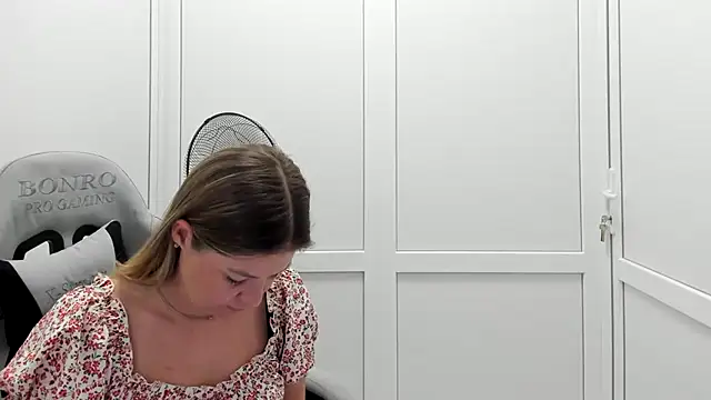 Snapshot of MiaSummerr_ chatting on 07.17.26 MiaSummerr online show from 07.17.26