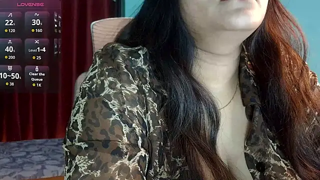 Snapshot of hey_rhea chatting on 07.13.26 hey rhea online show from 07.13.26