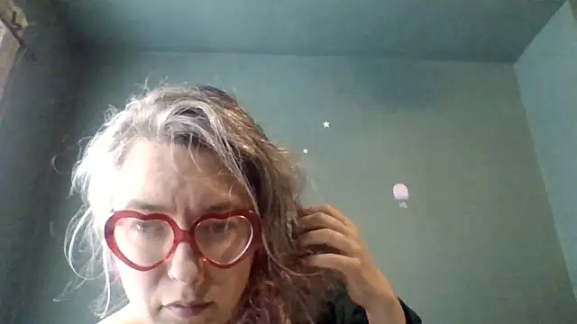 Snapshot of snack05 chatting on 06.23.26 snack05 online show from 06.23.26