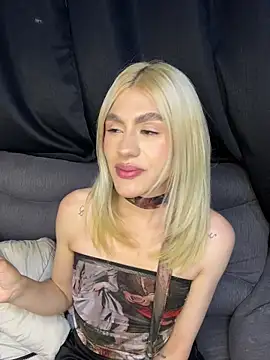 Snapshot of Lia-firee chatting on 06.15.26 Lia-firee online show from 06.15.26