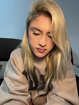 Snapshot of Lia-firee chatting on 07.22.26 Lia-firee online show from 07.22.26
