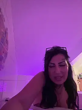 Snapshot of Arabella05 chatting on 06.16.26 Arabella05 online show from 06.16.26
