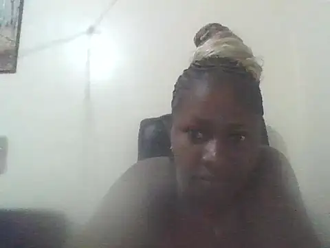 Snapshot of queen_bruce02 chatting on 06.10.26 queen bruce02 online show from 06.10.26