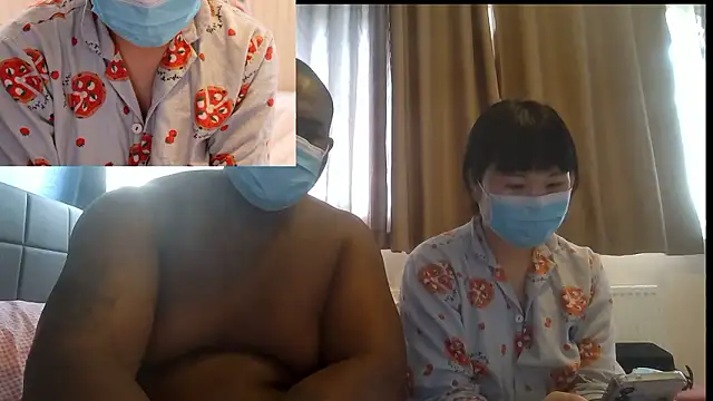 Snapshot of oysteramore chatting on 06.30.26 oysteramore online show from 06.30.26