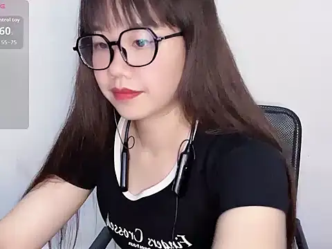 Snapshot of G-nuonuo chatting on 06.18.26 G-nuonuo online show from 06.18.26