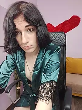 Snapshot of MickeQuinee chatting on 06.25.26 MickeQuinee online show from 06.25.26