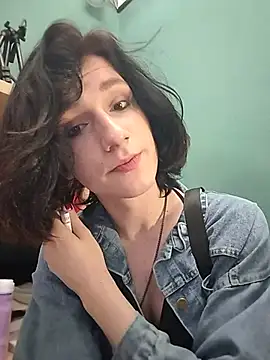 Snapshot of MickeQuinee chatting on 07.14.26 MickeQuinee online show from 07.14.26
