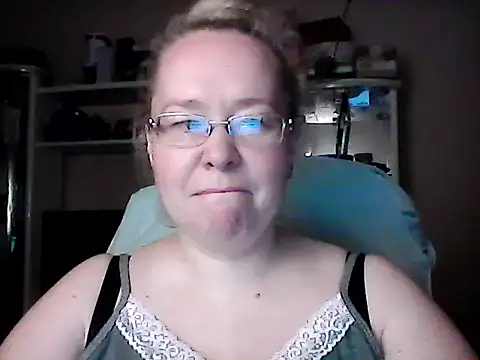Snapshot of Viola27 chatting on 06.11.26 Viola27 online show from 06.11.26