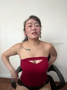 Snapshot of mollymm chatting on 06.18.26 mollymm online show from 06.18.26