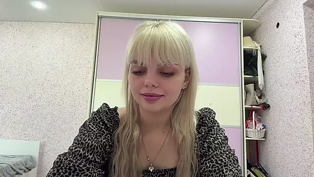 Snapshot of LucilleGrammont chatting on 06.08.26 LucilleGrammont online show from 06.08.26