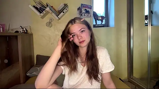 Snapshot of AvrilGillig chatting on 06.11.26 AvrilGillig online show from 06.11.26