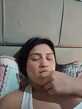 Snapshot of Milabri chatting on 06.14.26 Milabri online show from 06.14.26