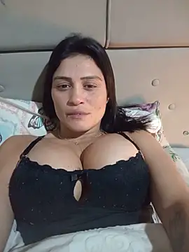 Snapshot of Milabri chatting on 06.14.26 Milabri online show from 06.14.26