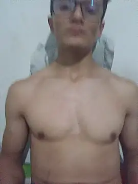 Snapshot of Davitfitnosuke chatting on 06.14.26 Davitfitnosuke online show from 06.14.26