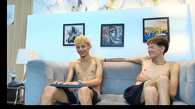 Snapshot of Hot_skinny_guys chatting on 06.11.26 Hot skinny guys online show from 06.11.26