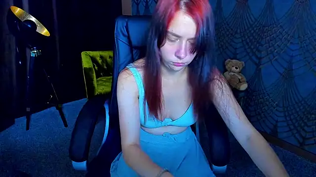 Snapshot of Livia_Shy chatting on 07.16.26 Livia Shy online show from 07.16.26