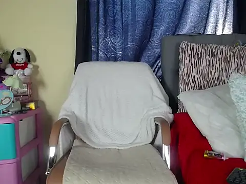 Snapshot of ivi_queen chatting on 06.29.26 ivi queen online show from 06.29.26