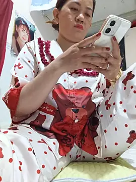 Snapshot of Forever9s chatting on 06.18.26 Forever9s online show from 06.18.26