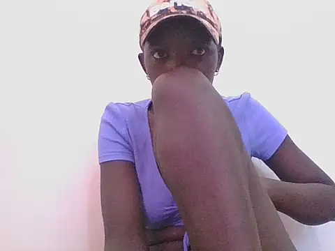 Snapshot of ebonypetite2 chatting on 06.27.26 ebonypetite2 online show from 06.27.26