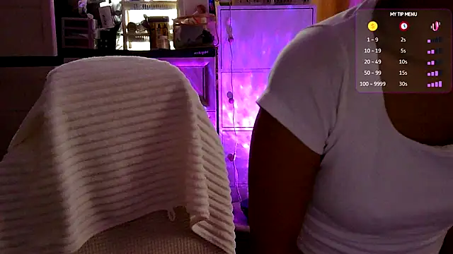 Snapshot of urgrl_portia chatting on 07.24.26 urgrl portia online show from 07.24.26