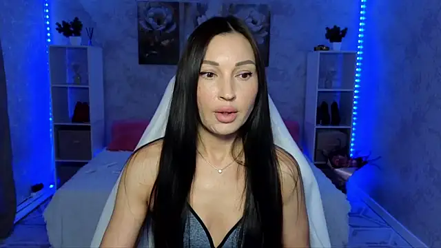 Snapshot of NikoleMills chatting on 06.19.26 NikoleMills online show from 06.19.26