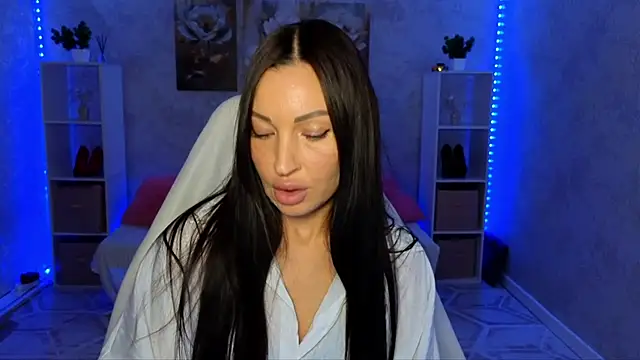 Snapshot of NikoleMills chatting on 06.29.26 NikoleMills online show from 06.29.26