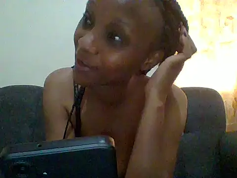 Snapshot of Precious-Glam chatting on 06.19.26 Precious-Glam online show from 06.19.26