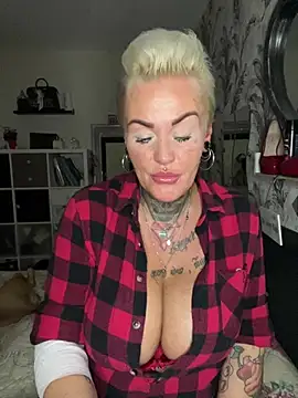 Snapshot of InkedMissLaBaehm chatting on 07.16.26 InkedMissLaBaehm online show from 07.16.26
