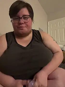 Snapshot of femboyphoenix chatting on 06.13.26 femboyphoenix online show from 06.13.26