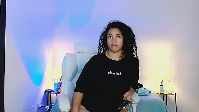 Snapshot of Isabella_Sophia19 chatting on 06.19.26 Isabella Sophia19 online show from 06.19.26