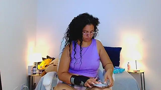 Snapshot of Isabella_Sophia19 chatting on 08.03.26 Isabella Sophia19 online show from 08.03.26