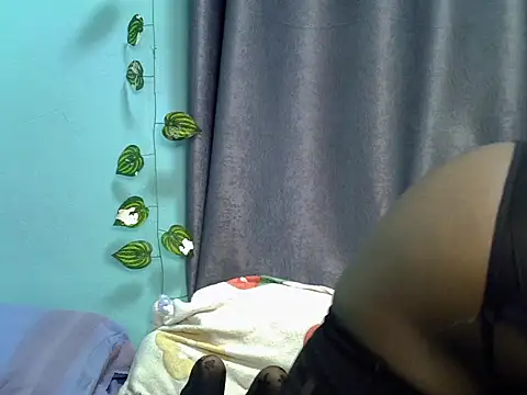 Snapshot of slit_quin chatting on 07.06.26 slit quin online show from 07.06.26