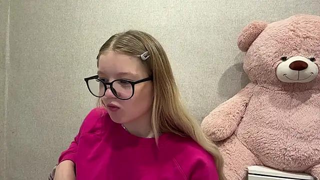 Snapshot of MarlaMotsinger chatting on 06.13.26 MarlaMotsinger online show from 06.13.26