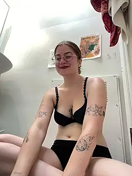 Snapshot of mclacy chatting on 07.28.26 mclacy online show from 07.28.26