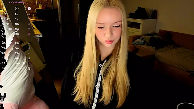 Snapshot of viyy chatting on 07.28.26 viyy online show from 07.28.26