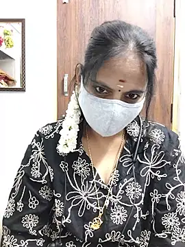 Snapshot of Tamil_white_beauty chatting on 07.15.26 Tamil white beauty online show from 07.15.26