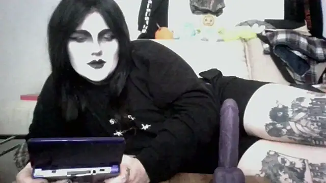 Snapshot of sundaygoth chatting on 06.18.26 sundaygoth online show from 06.18.26