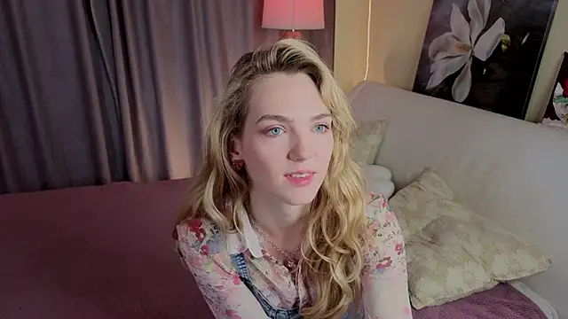 Snapshot of MarielRoloson chatting on 06.20.26 MarielRoloson online show from 06.20.26
