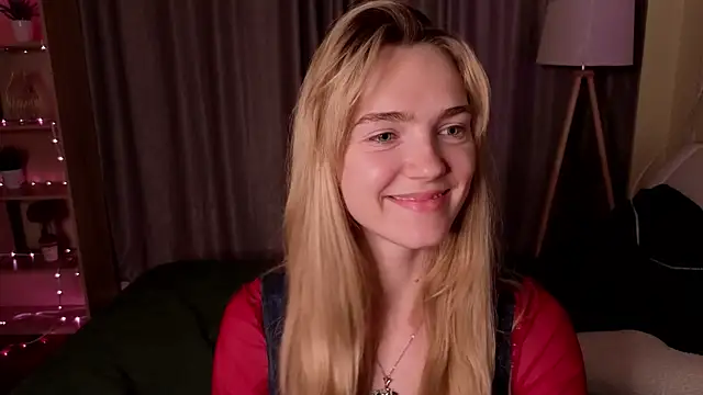 Snapshot of MarielRoloson chatting on 06.25.26 MarielRoloson online show from 06.25.26
