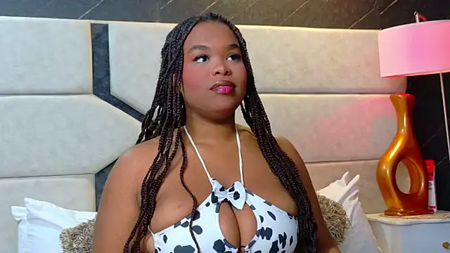 Snapshot of EbonyHenner chatting on 06.22.26 EbonyHenner online show from 06.22.26