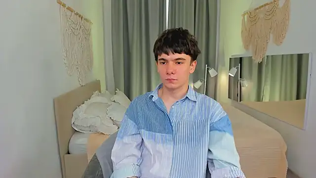 Snapshot of Ethan_Crowe chatting on 07.31.26 Ethan Crowe online show from 07.31.26