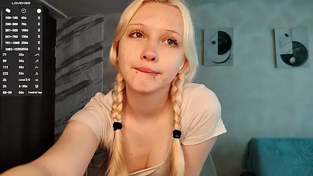 Snapshot of LadaSolar chatting on 06.18.26 LadaSolar online show from 06.18.26